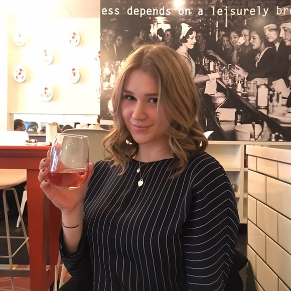 Meet your Posher, Olivia - Picture 1 of 1